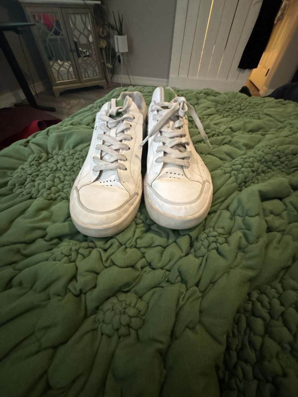 On The Roger Advantage White Green Sneakers